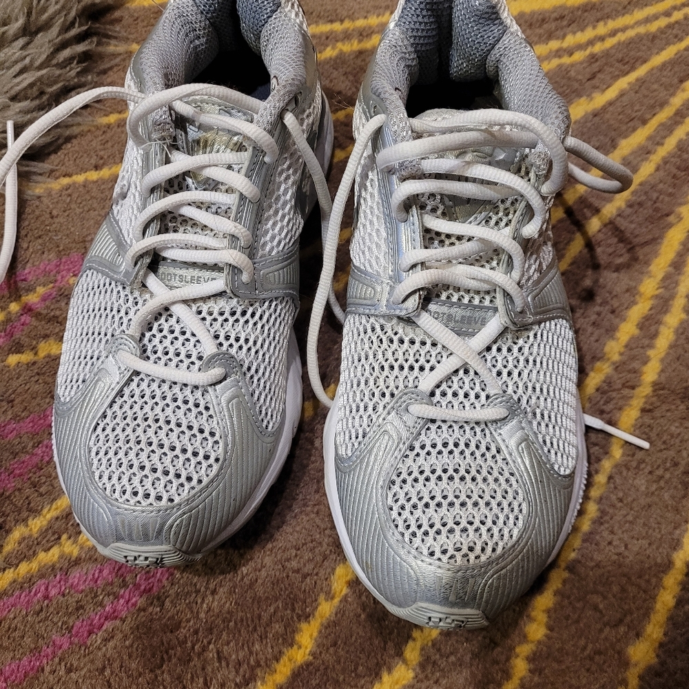 Running shoes